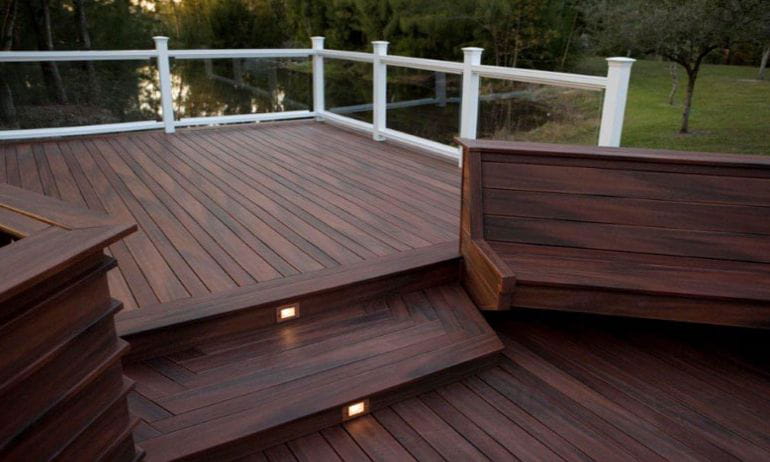 Suelos decking: ¡una gran opción para disfrutar del verano en casa!