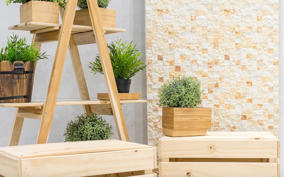 Cómo crear una escalera estantería con tablas de madera DIY