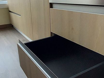 Cómo los cajones reinan en una cocina