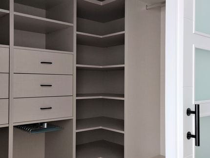 Vestidor con puerta corredera