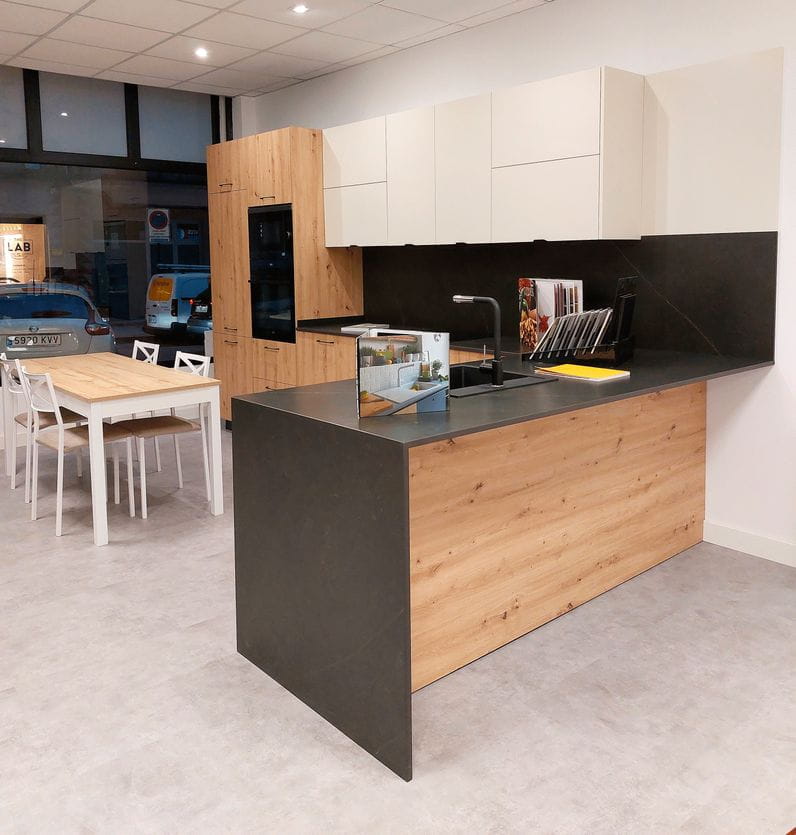 Cocinas en blanco y en madera, el dúo perfecto