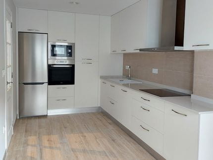 Cocinas en blanco y en madera, el dúo perfecto