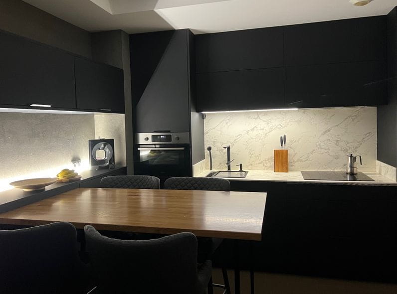 Cocinas Black, tendencia 2024